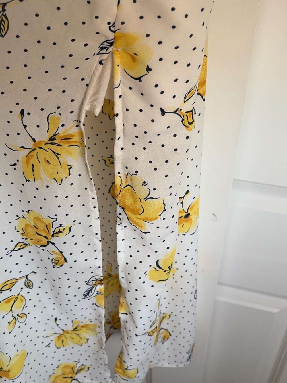 White floral maxi dress with adjustable spaghetti straps - Picture 4 of 7